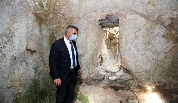 Gölcük'te 2 tarihi yapı daha ilçe turizmine kazandırılıyor