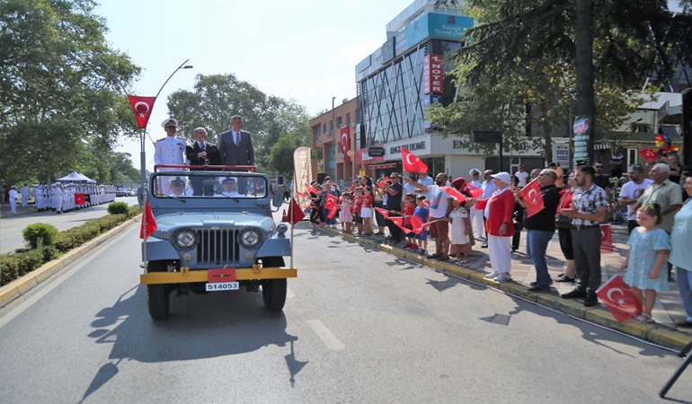 Gölcük'te 30 Ağustos Zafer Bayramı coşku ile kutlandı
