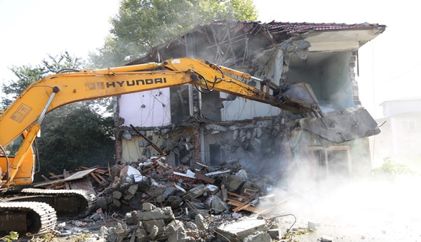 Gölcük'te 68 bina yıkıldı