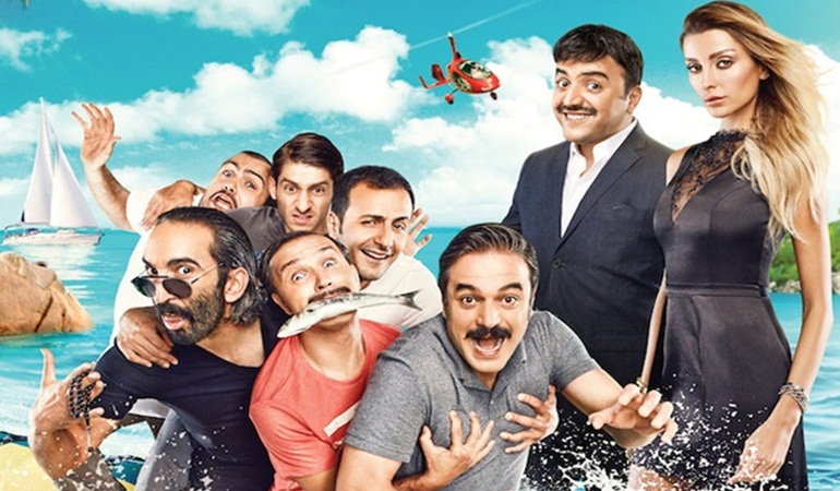 Gölcük’te açık havada sinema keyfi Geniş Aile 2: Her Türlü ile devam ediyor 