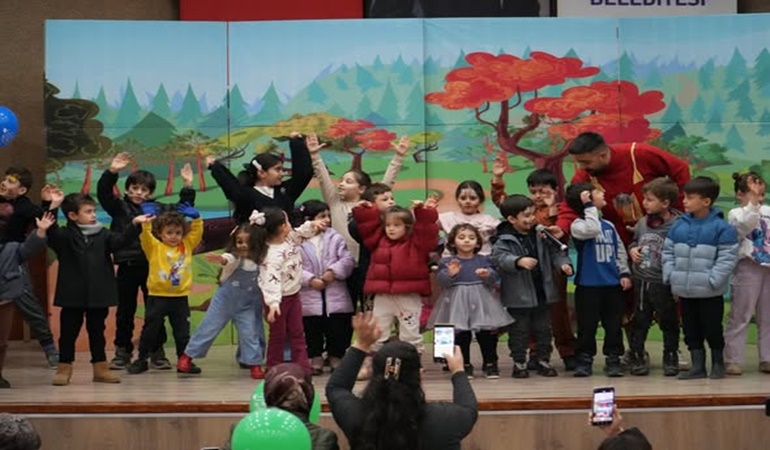 Gölcük’te Ara Tatil Tiyatro Şenliği başladı 