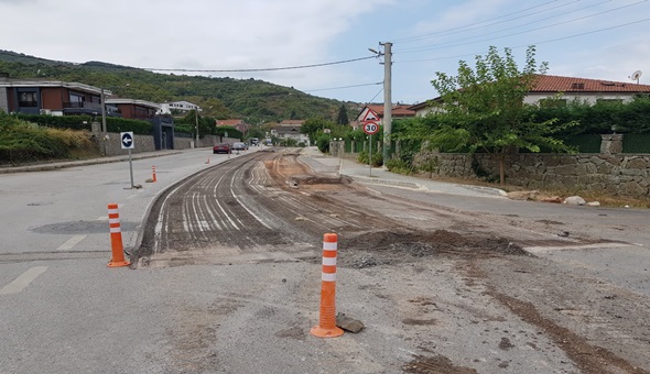 Gölcük'te asfalt ve parke seferberliği sürüyor