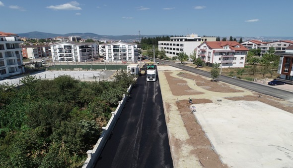 Gölcük'te asfalt ve parke seferberliğine devam