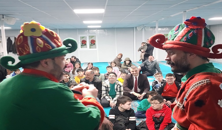 Gölcük’te Başkan Sezer çocukların heyecanına ortak oldu