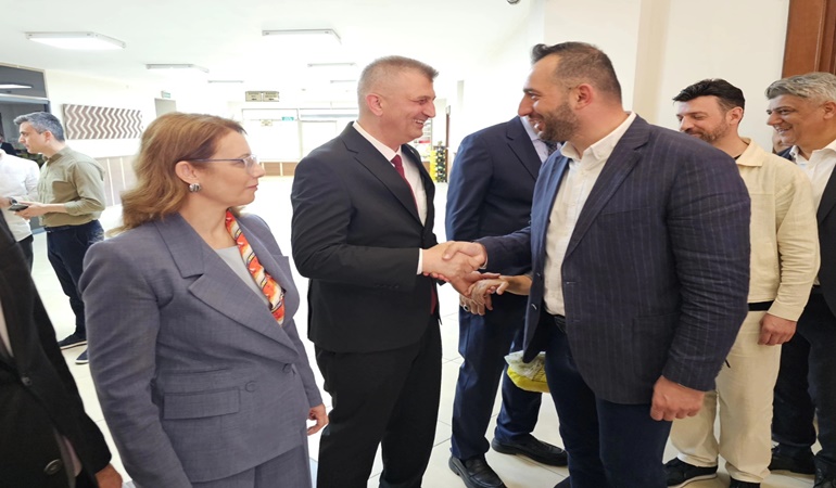 Gölcük’te bayramlaşma heyecanı