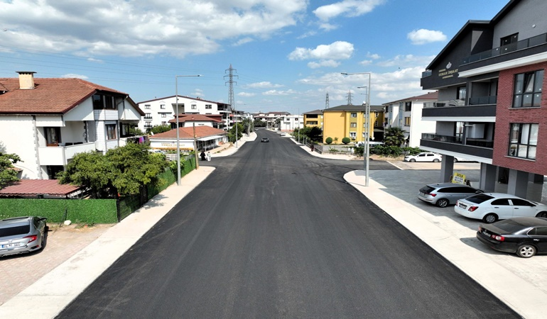 Gölcük’te bozulan yollar elden geçirildi