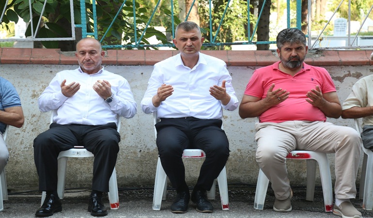 Gölcük'te deprem şehitleri dualarla anıldı