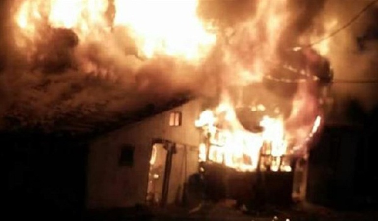 Gölcük’te doğalgaz kaçağı olan ev bomba gibi patladı