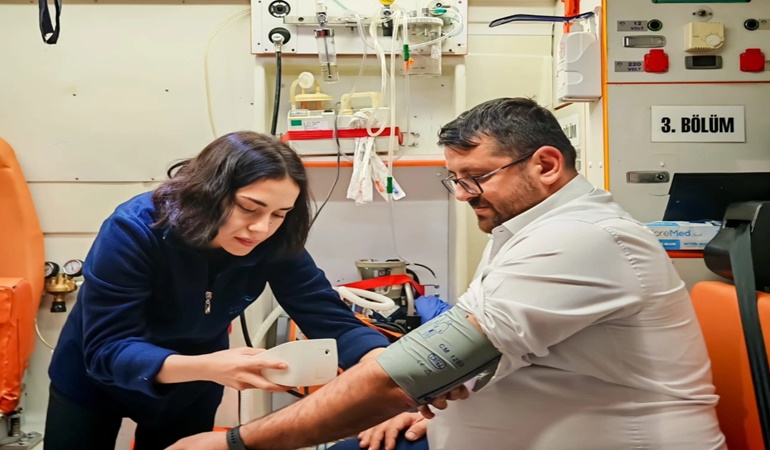 Gölcük’te doktorlar mahalleleri karış karış geziyor 