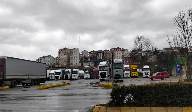 Gölcük’te eski otogarın Tır parkına dönüştürülmesine tepki