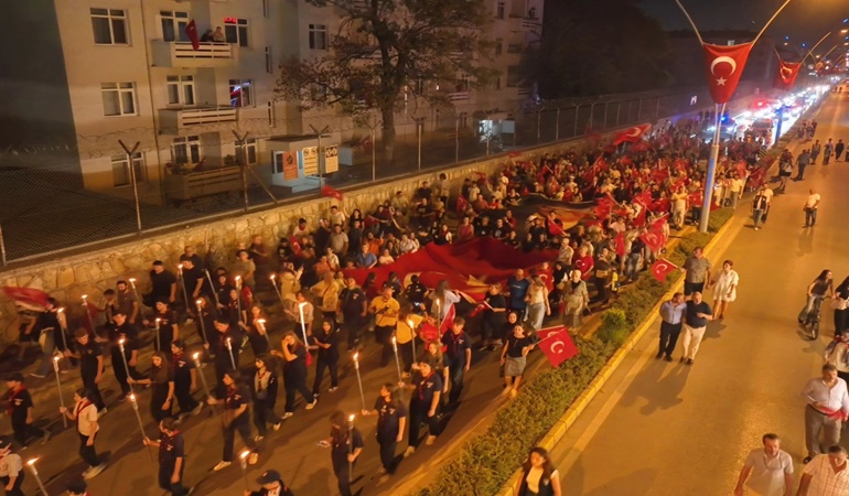 Gölcük'te fener alayı coşkusu