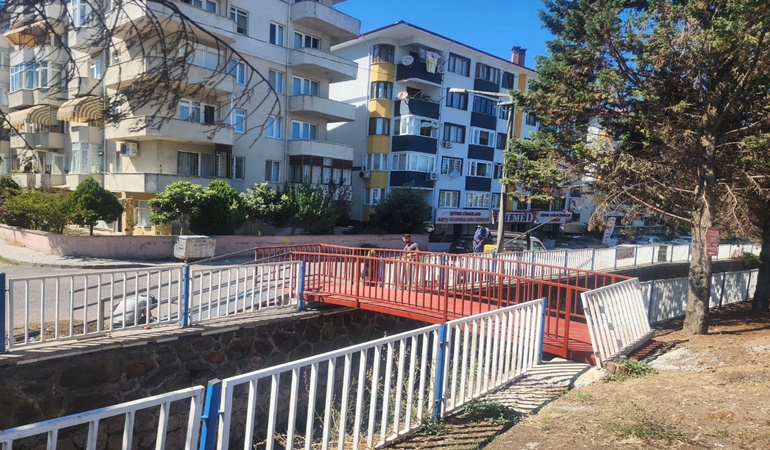 Gölcük’te hastane karşısına yaya köprüsü 