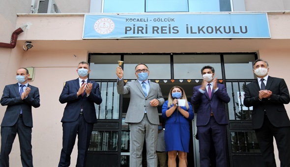 Gölcük'te ilk ders zilini kaymakam ile başkan çaldı