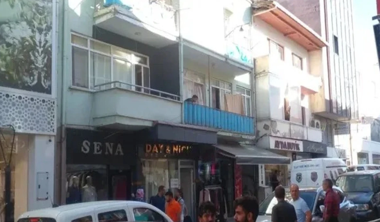 Gölcük’te intihar: Evinde iple asılı halde bulundu