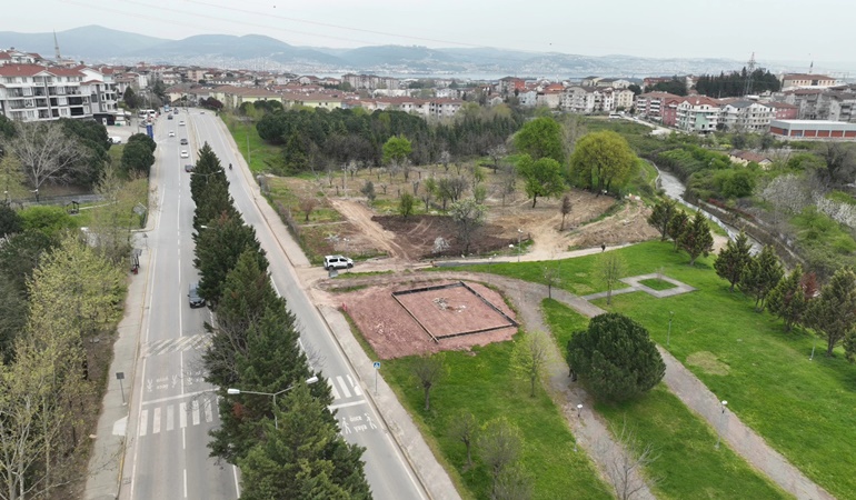 Gölcük’te Kadın El Emeği Satış Mağazası’nın yapımı için kollar sıvandı