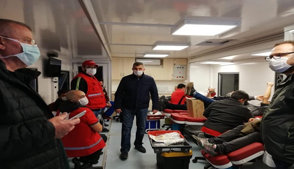 Gölcük'te Kızılay'ın kan bağışı kampanyasına büyük destek