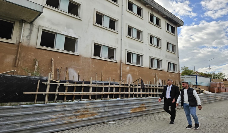 Gölcük’te okula dönüşecek kalıcı iş merkezinde çalışmalar sürüyor