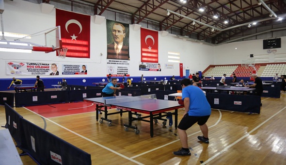 Gölcük’te raketi kap gel turnuvası heyecanı