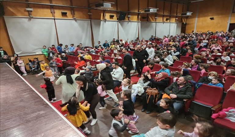 Gölcük’te Ramazan akşamları çocukların neşesi ile güzel 