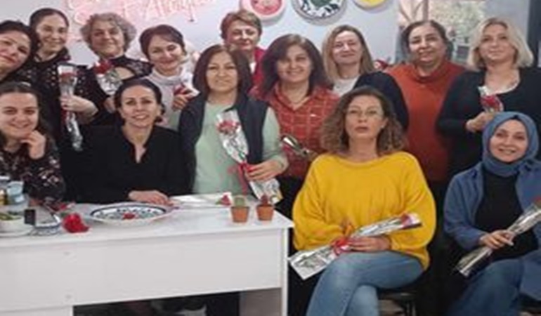 Gölcük’te Sanat eşliğinde Kadınlar Günü etkinliği 