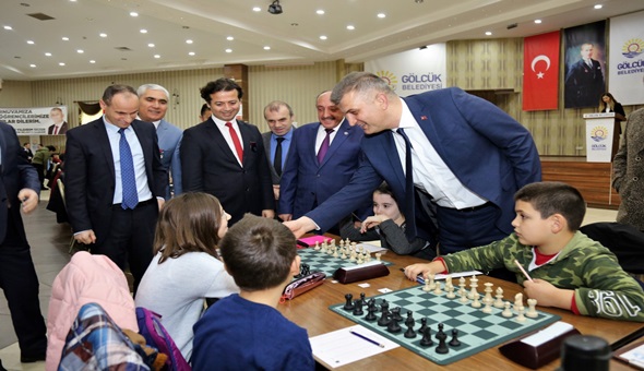 Gölcük'te satranç turnuvası başladı