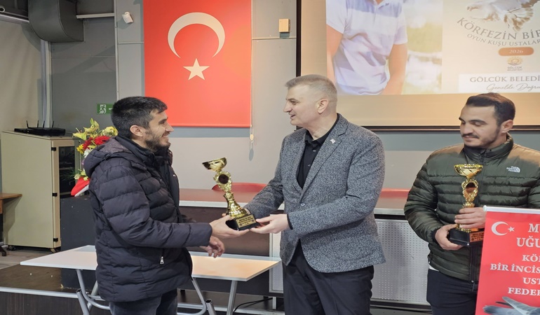 Gölcük’te taklacı güvercinlerin sahipleri ödüllendirildi 