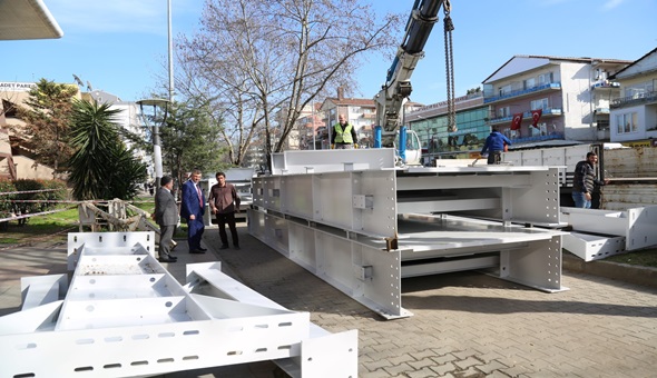 Gölcük'te yeni üst geçit için çalışma başladı