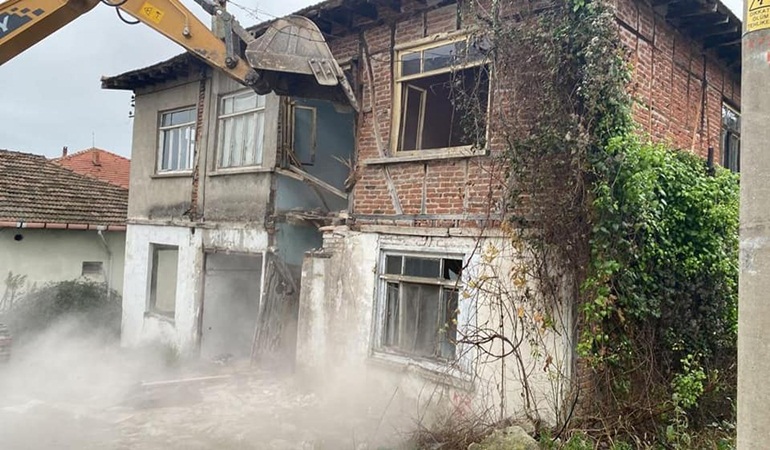 Gölcük’te yıkılan bina sayısı 115 oldu