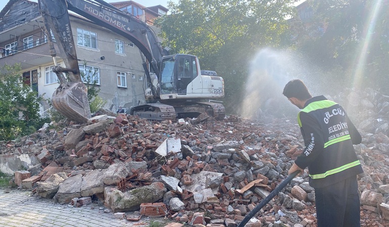 Gölcük’te yıkılan orta hasarlı ya da metruk bina sayısı 107 oldu