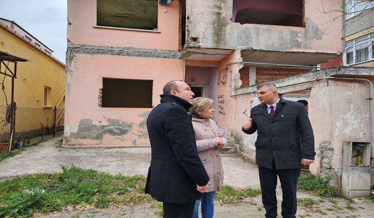 Gölcük’te yıkılan orta hasarlı ya da metruk bina sayısı 111 oldu