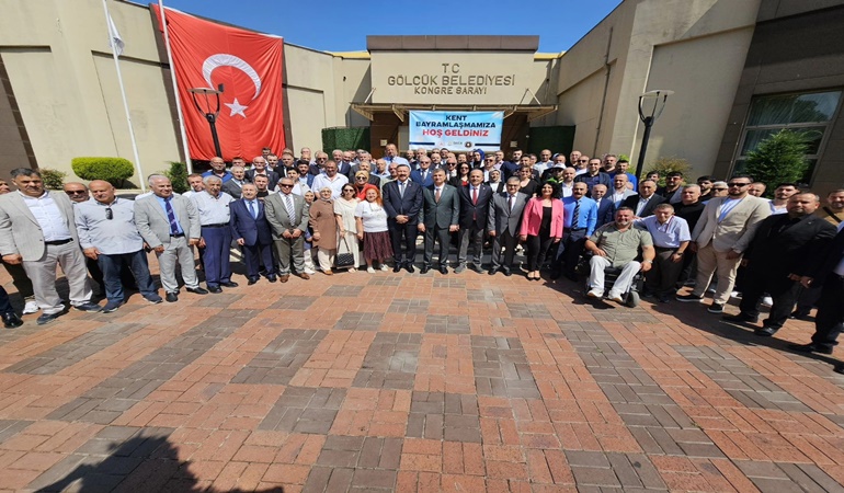 Gölcük’teki bayramlaşmaya yoğun katılım
