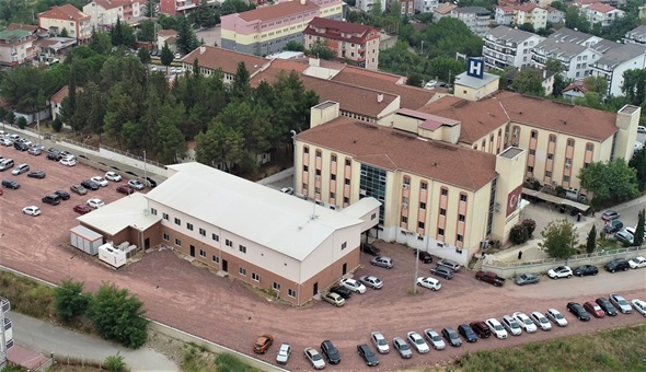 Gölcük'teki dev sağlık hizmetleri tüm hızıyla sürüyor