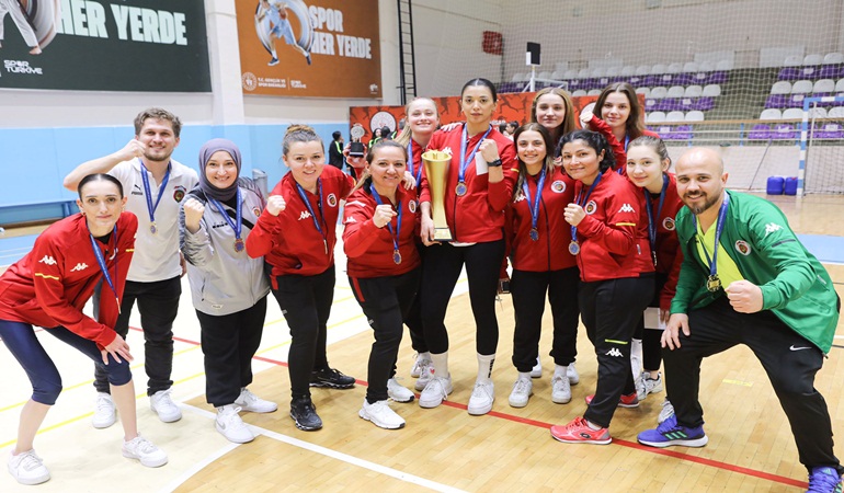 Gölcük'ün işitme engelliler takımları 3. kez Türkiye Şampiyonu