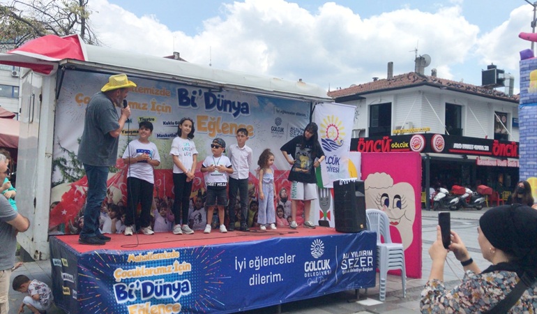 Gölcüklü çocuklar bayramda çok mutlu