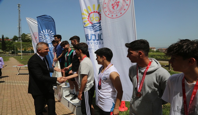 Gölcüklü gençler 19 Mayıs coşkusu ile koştu