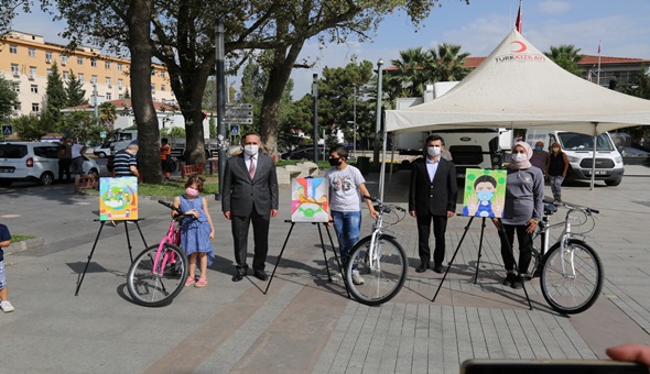Gölcüklü öğrenciler koronadan korunmanın resmini çizdi