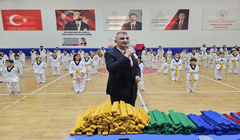 Gölcüklü sporcular taekwondoda kuşak atladı