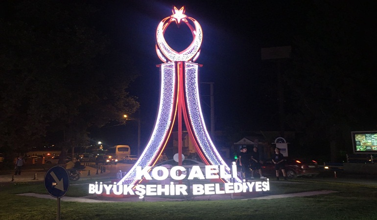 Görsel aydınlatmalar Kocaeli’ye renk katıyor