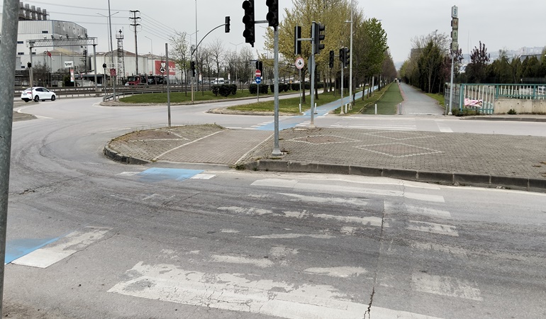 Görünmez tehlike! Yaya çizgileri silindi