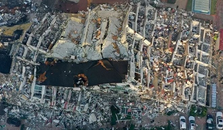 Göz göre göre cinayet