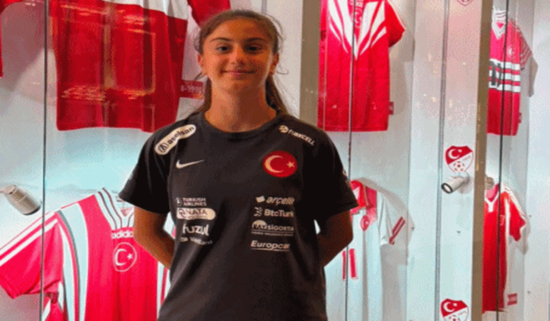 Gözler Körfezli futbolcu Zümra Gencer’de