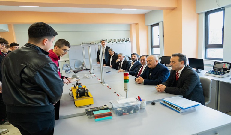 GTO Başkanı Aslantaş meslek lisesindeki üretim odaklı çalışmayı yerinde inceledi