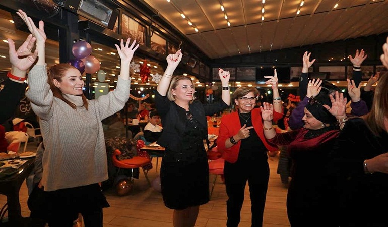 Gülümse Kafe'de unutulmaz bir yılbaşı gecesi 