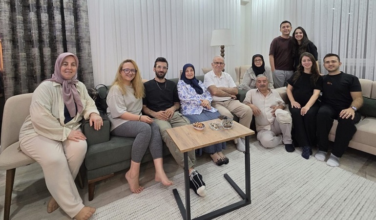 Güngör çiftine Güle güle oturun dediler!