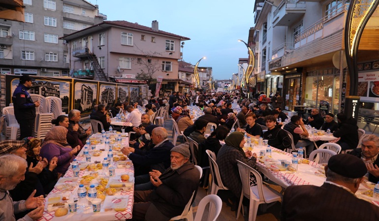 Halk iftarına Kuruçeşmeliler akın etti 