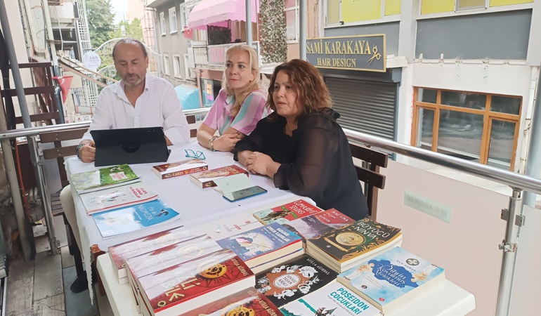 Halk Kürsüsü Derneği’nde kitaplar ve yazarlar konuştu!