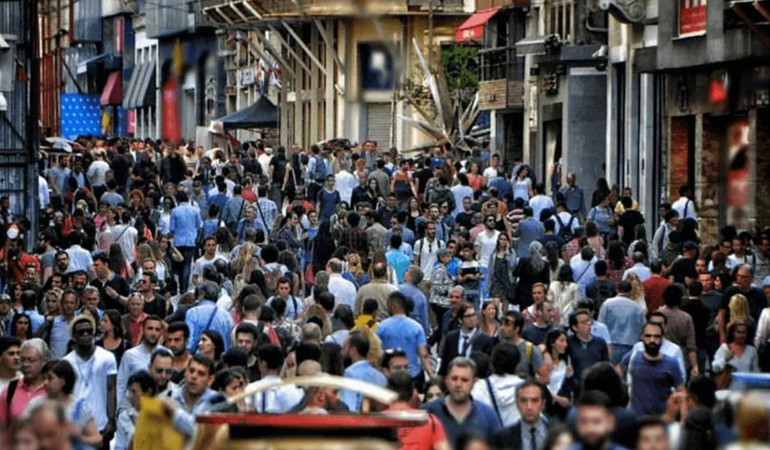 Halkın en çok güvendiği kurumlar hangileri?