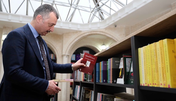 Harçlıklarımı biriktirir kitap alırdım