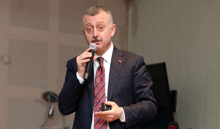 Hayal satmadan çalışıyor, iş yapıyor ve gönüllere giriyoruz