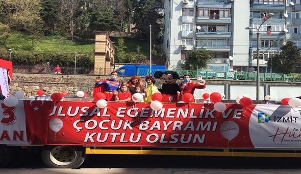 Haydi İzmitliler! Bayrağını al, balkona çık